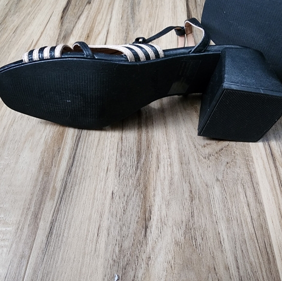 Seychelles Black and Beige Strappy Heels - Picture 5 of 5